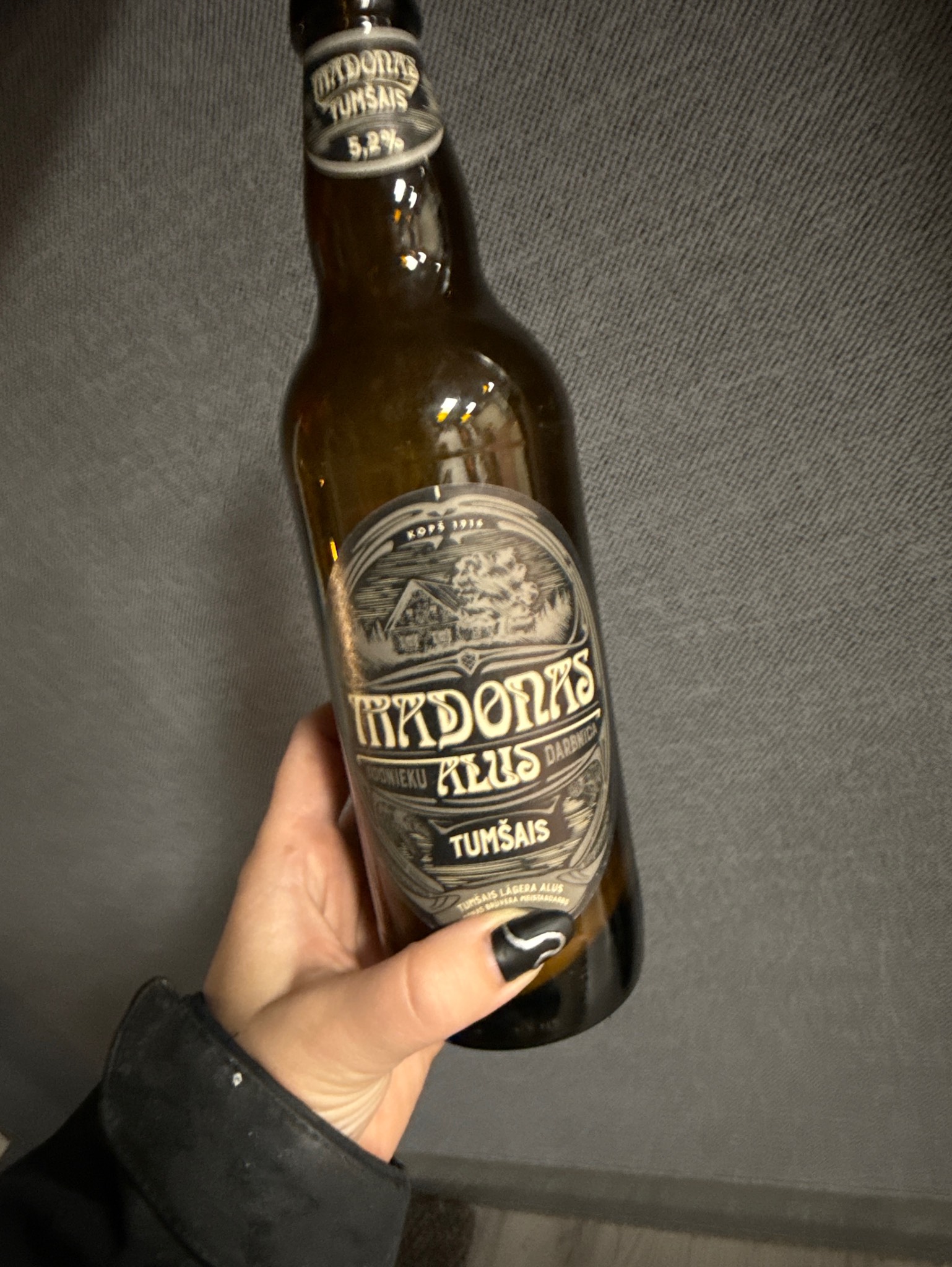 Madonas Alus Tumšais, Latvia