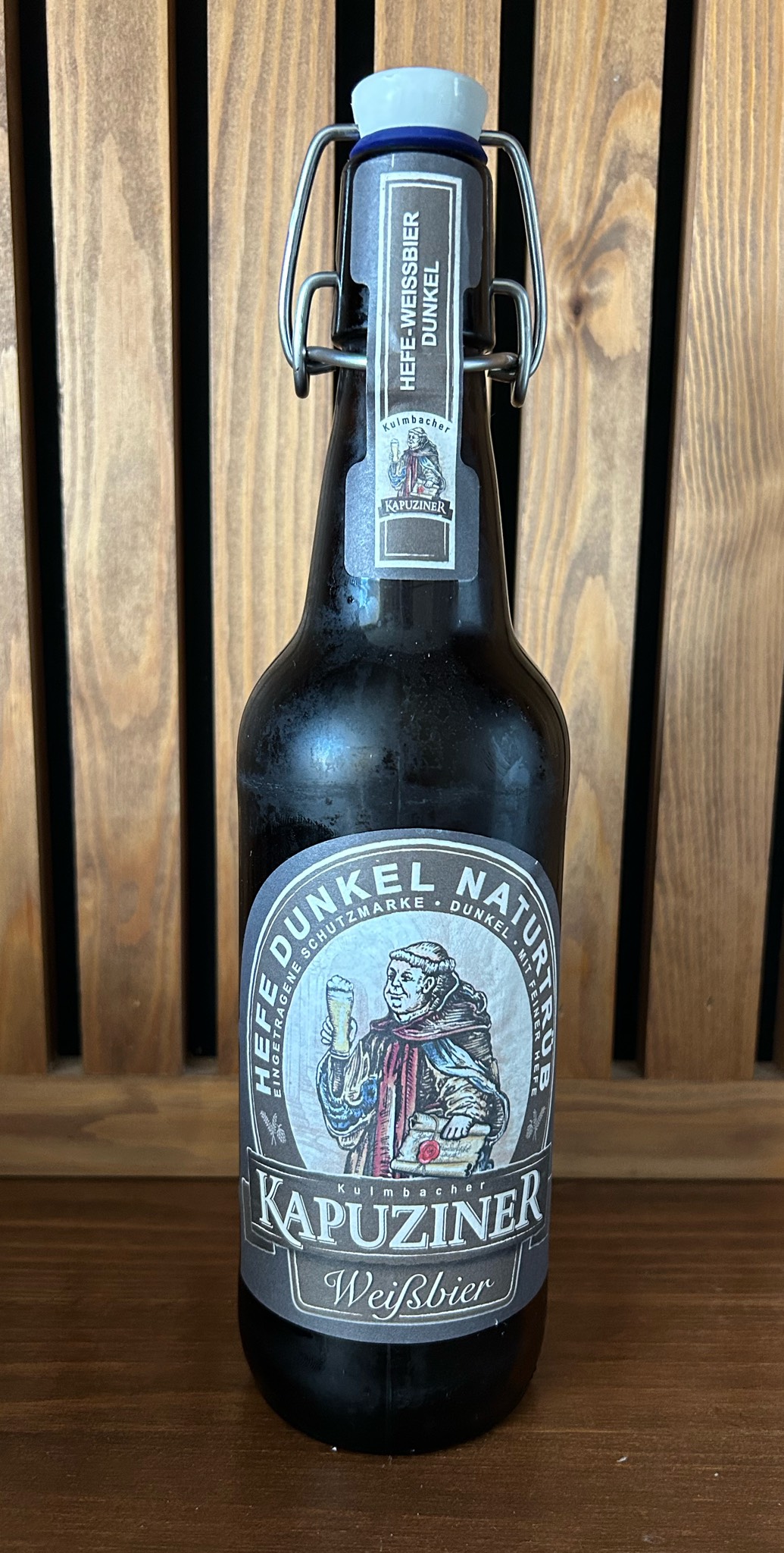 Kapuziner Weißbier Hefe Dunkel Naturtrüb, Germany