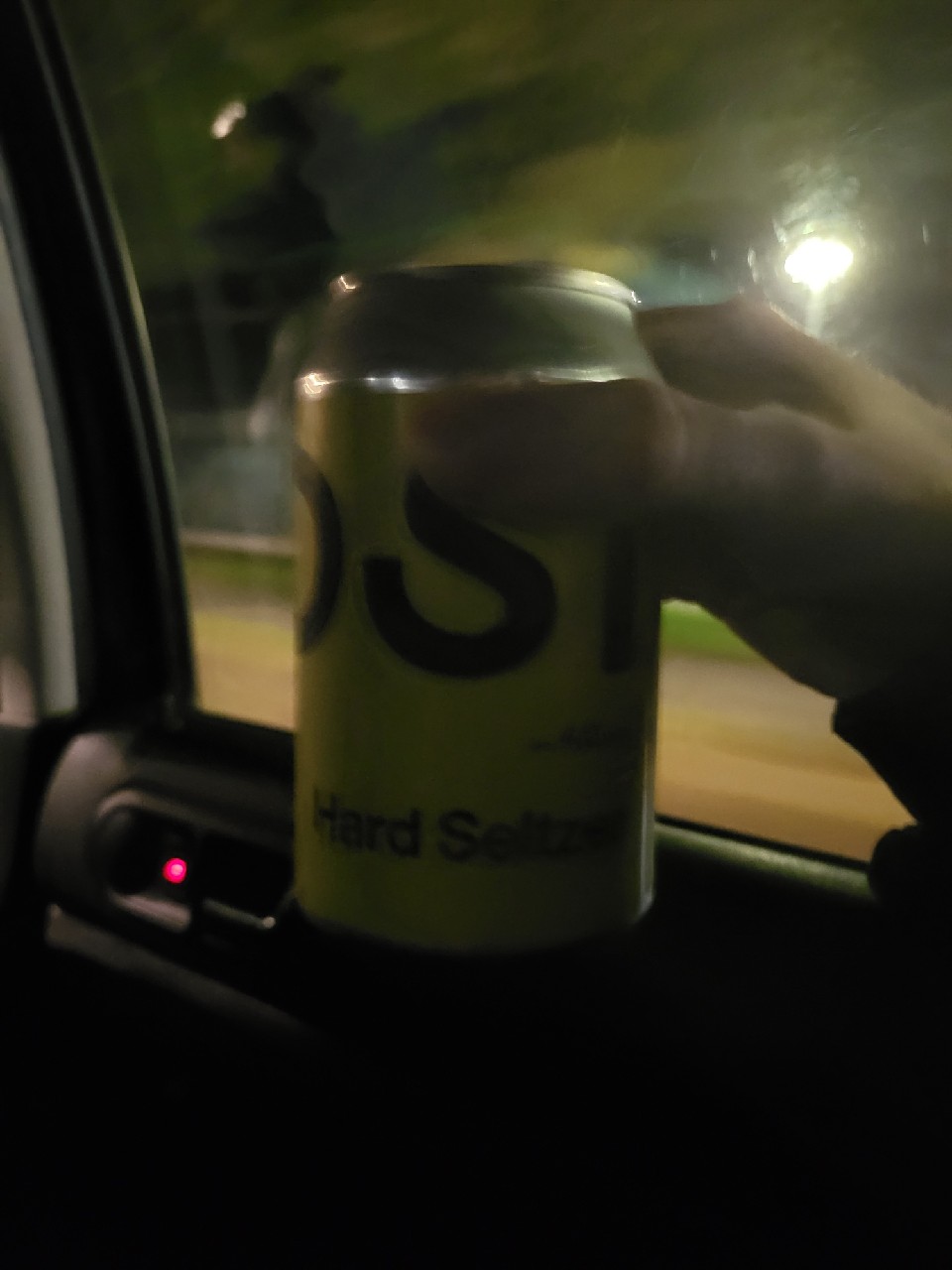 Tosi Hard Seltzer: Sitruuna + Katajanmarja, Finland