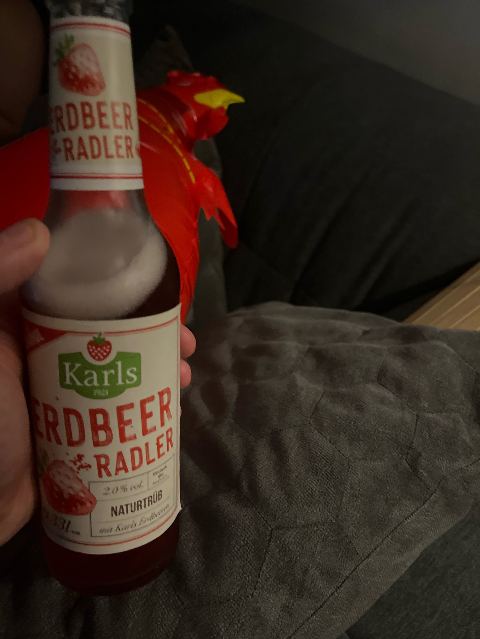Karls Erdbeer Radler Naturtrüb, Privatbrauerei Metzler