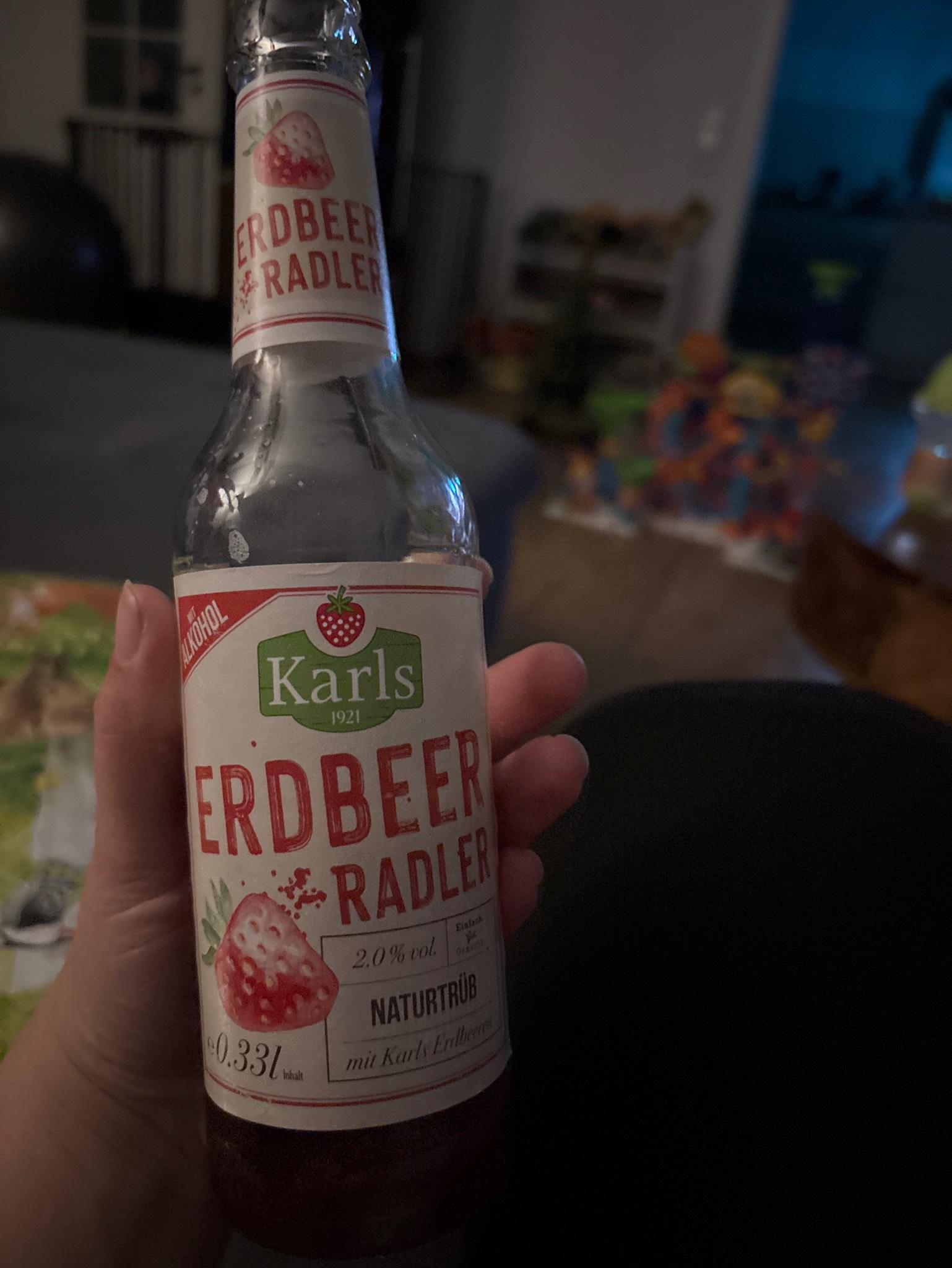 Karls Erdbeer Radler Naturtrüb, Privatbrauerei Metzler