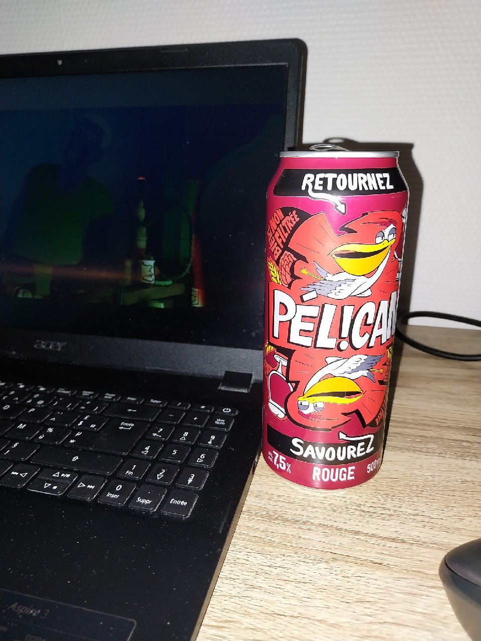 pelican rouge, France