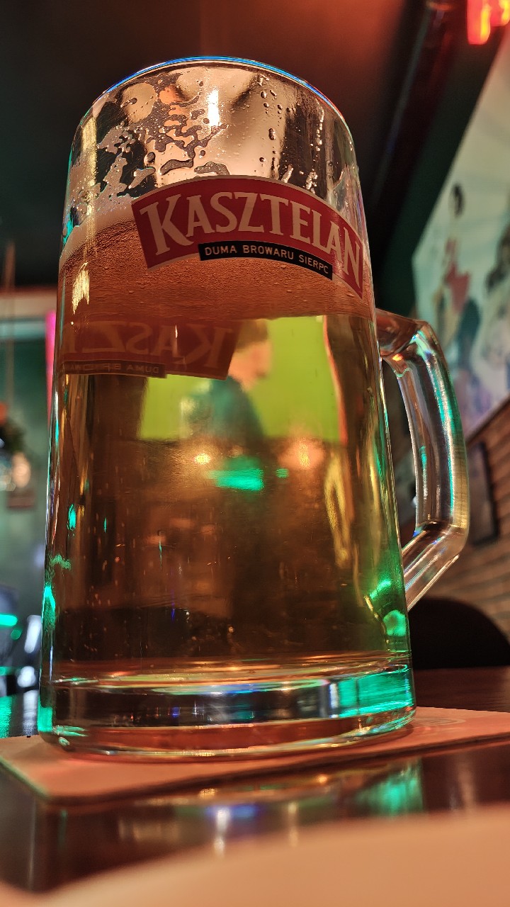 Kasztelan Niepasteryzowane, Poland