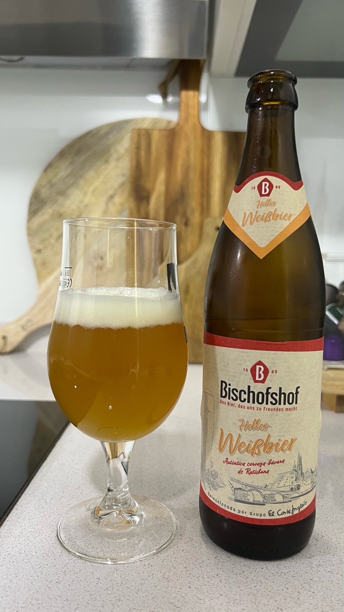 Bischofshof Hefe-Weissbier Hell, Brauerei Bischofshof