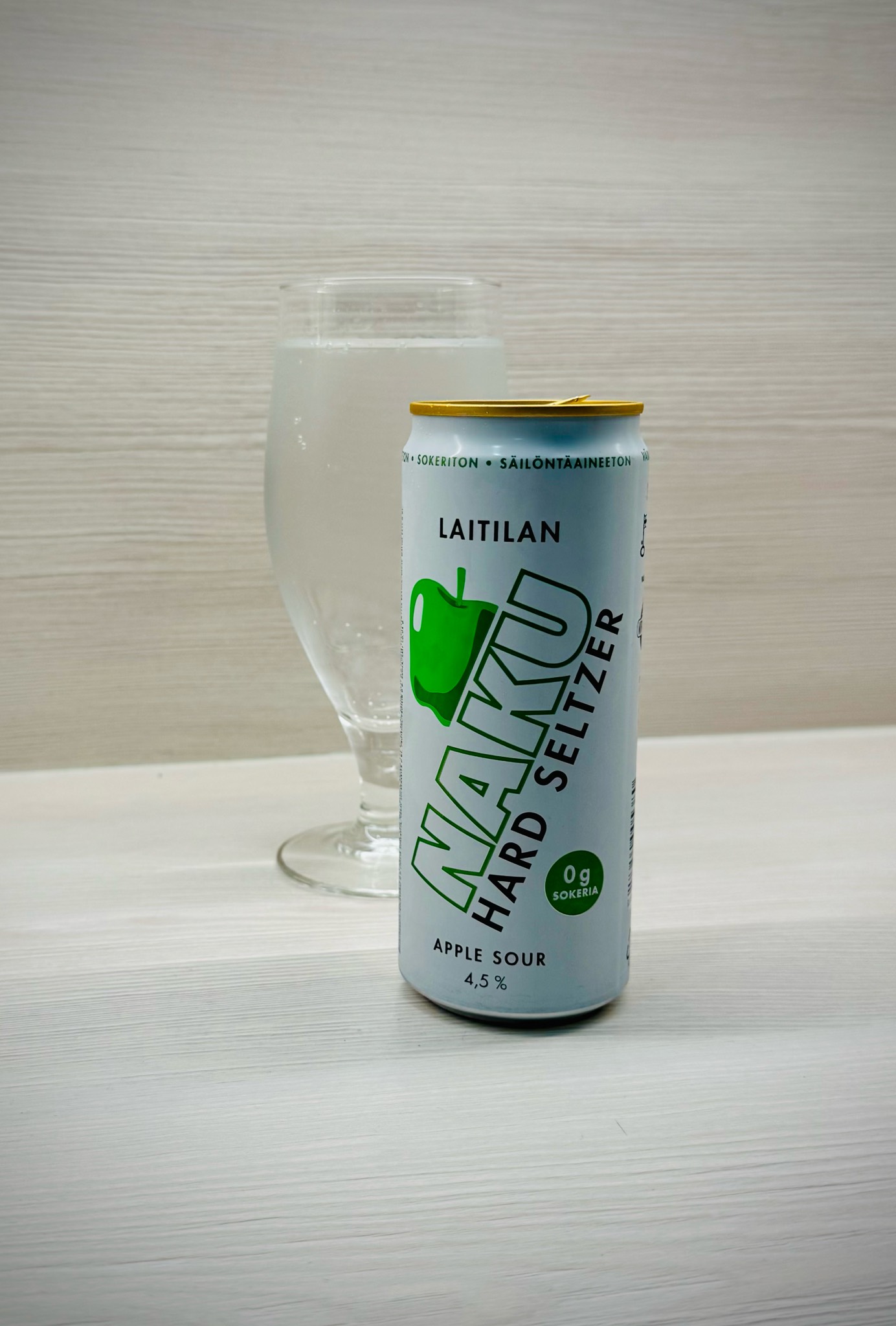 NAKU Hard Seltzer Apple Sour, Finland