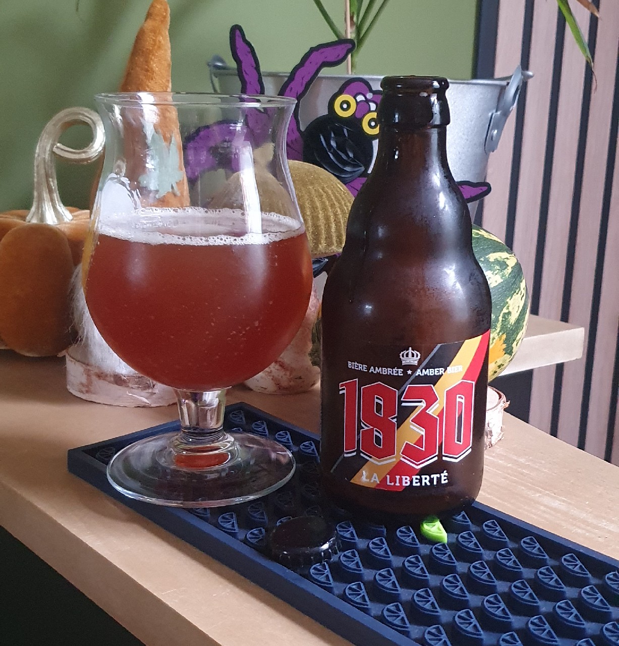 1830 La Liberté, Scåssenes