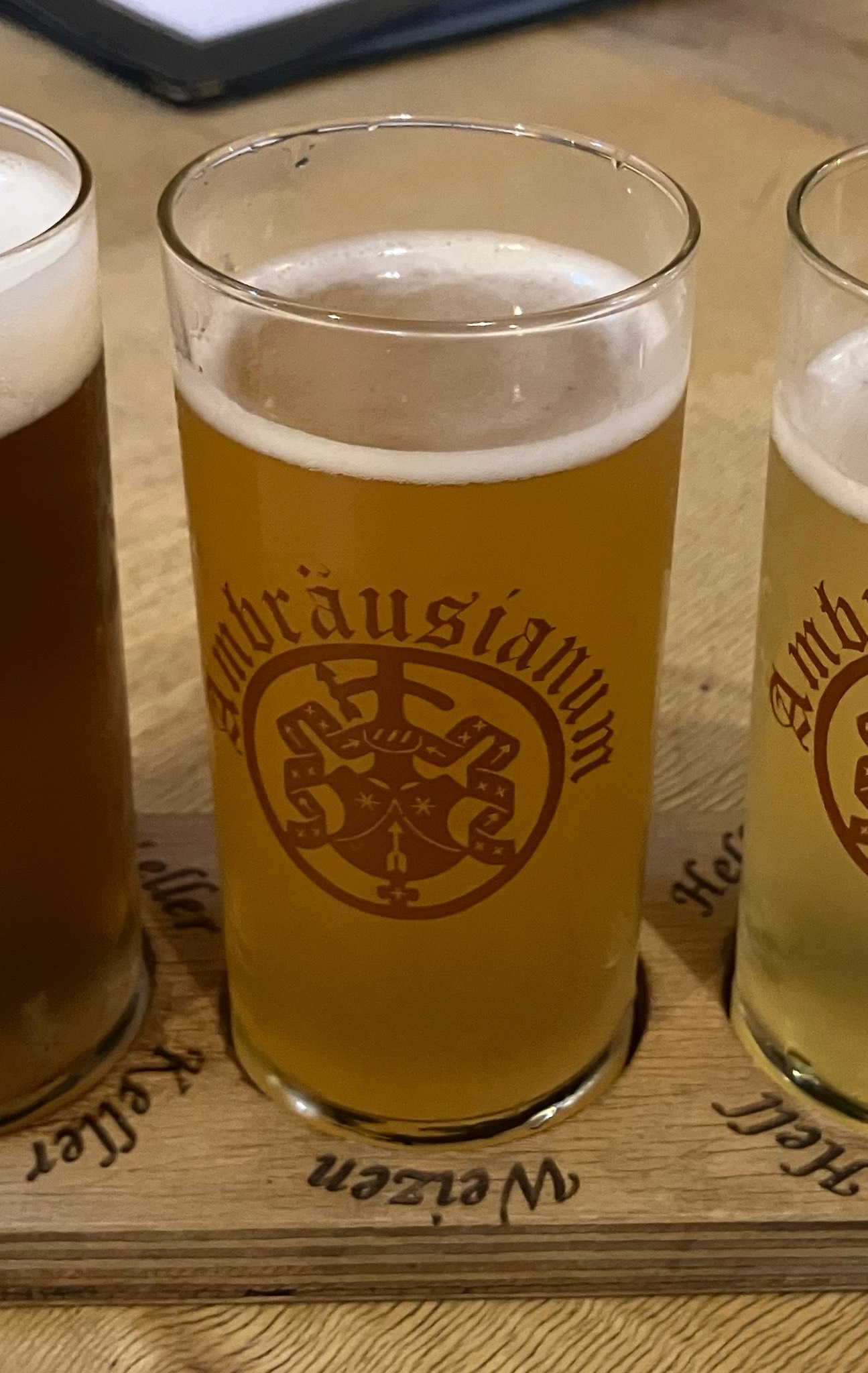 Ambräusianum Bernstein Weizen, Gasthausbrauerei Ambräusianum