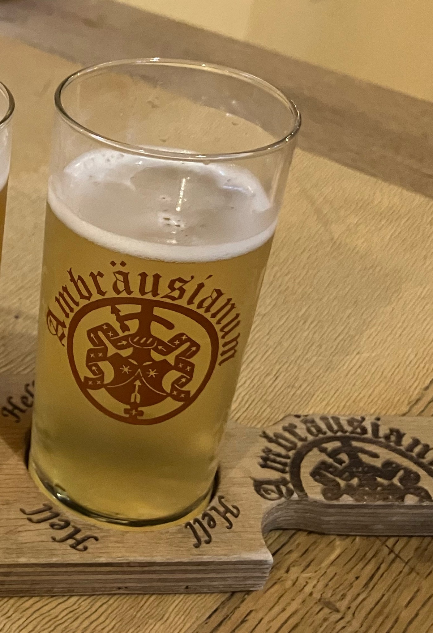 Ambräusianum Hell, Gasthausbrauerei Ambräusianum