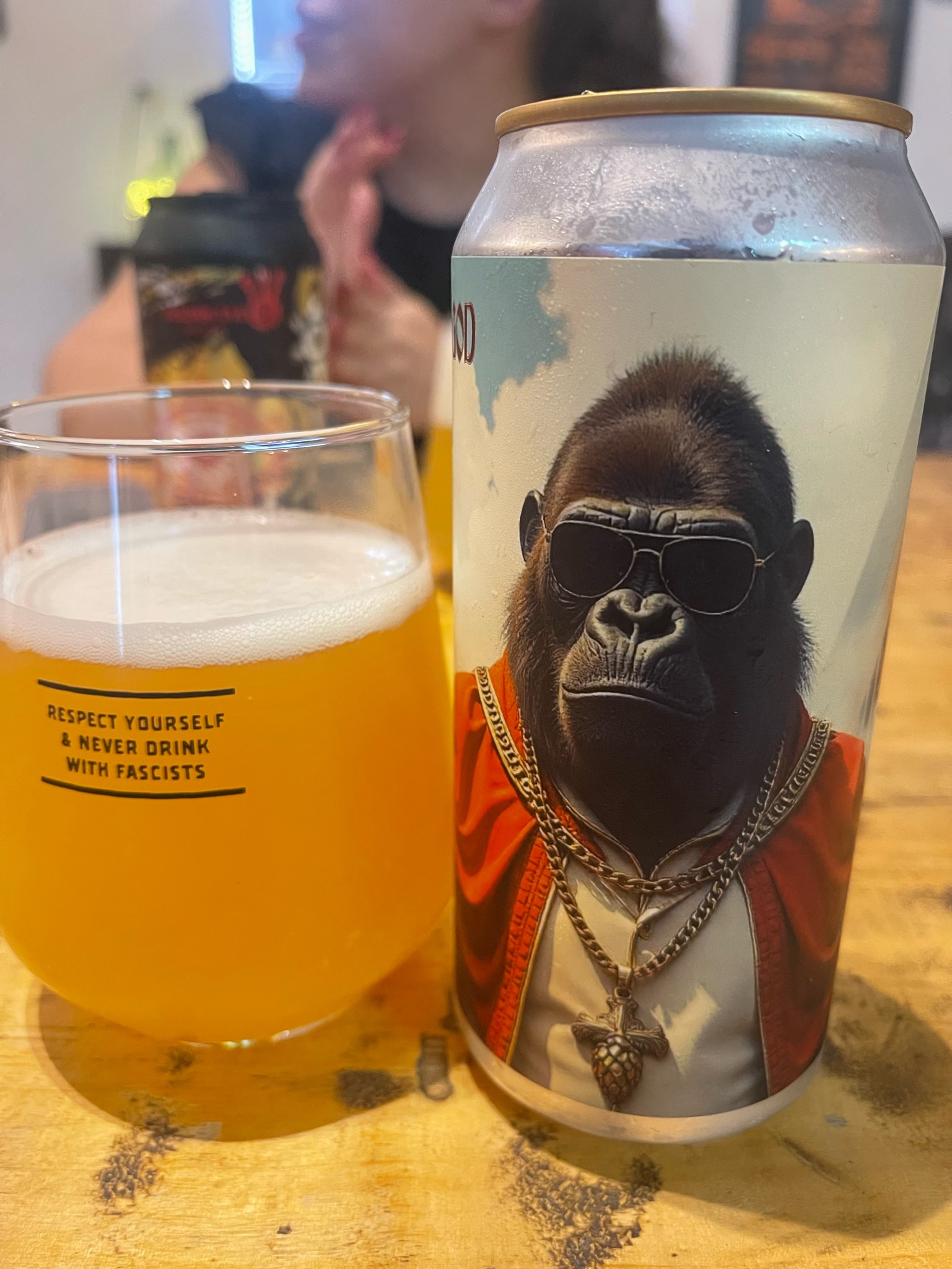 Hops save god, Engorile