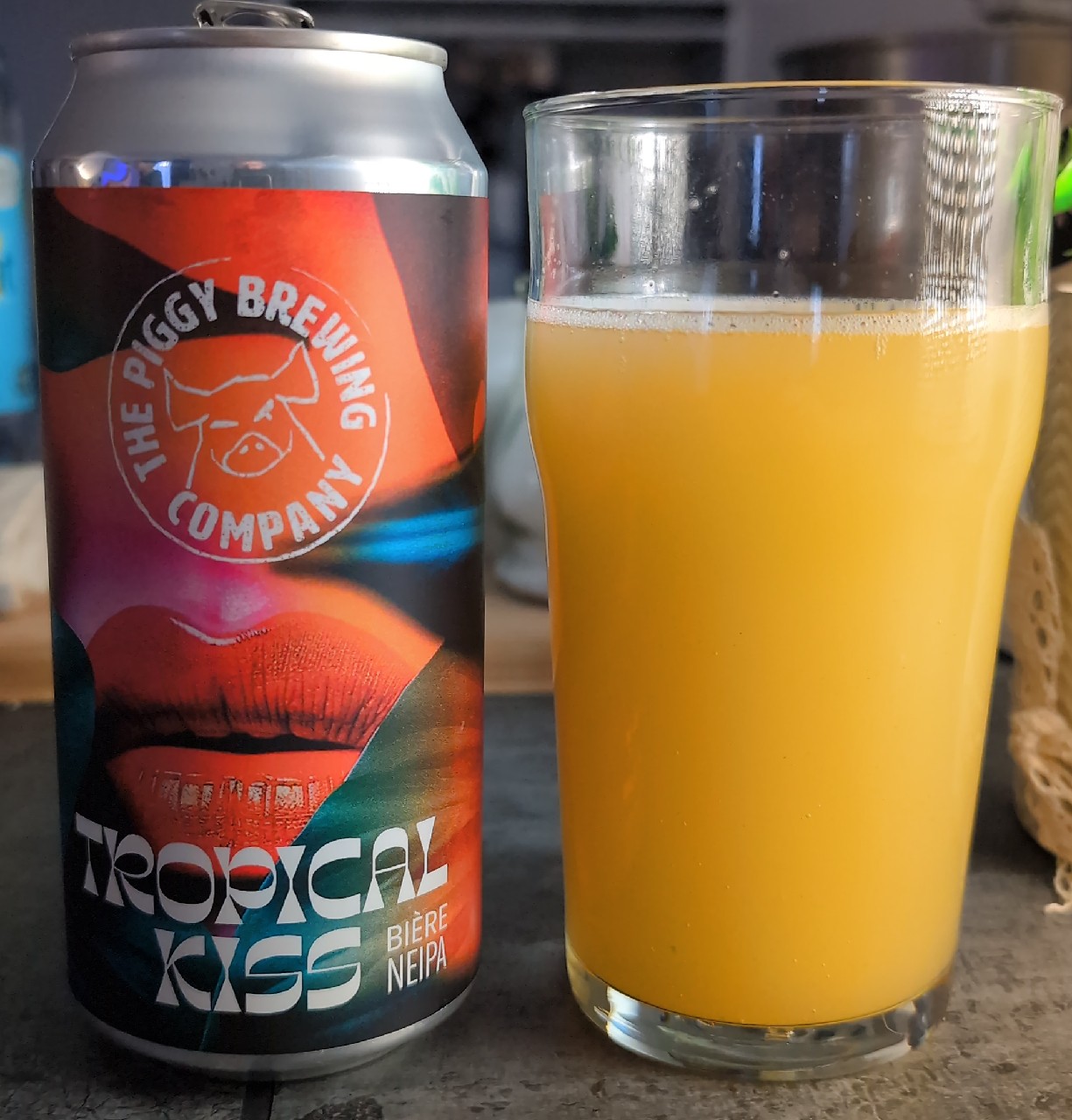 Tropical Kiss, France