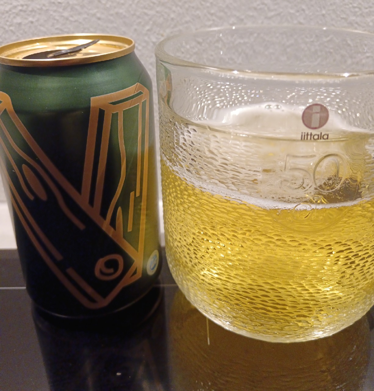 Meidän Veikko Lepää Lagereillaan, Finland