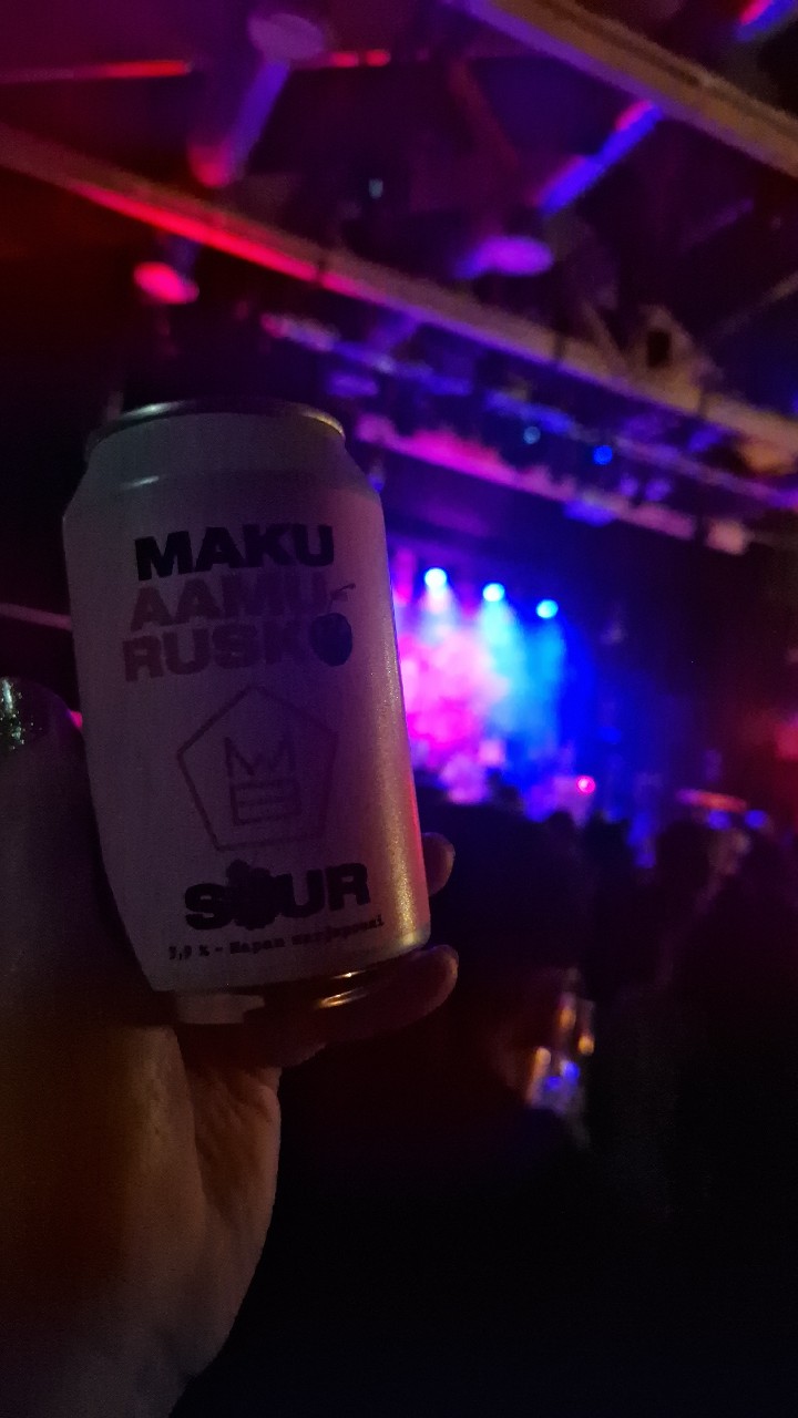 Aamurusko Sour, Finland