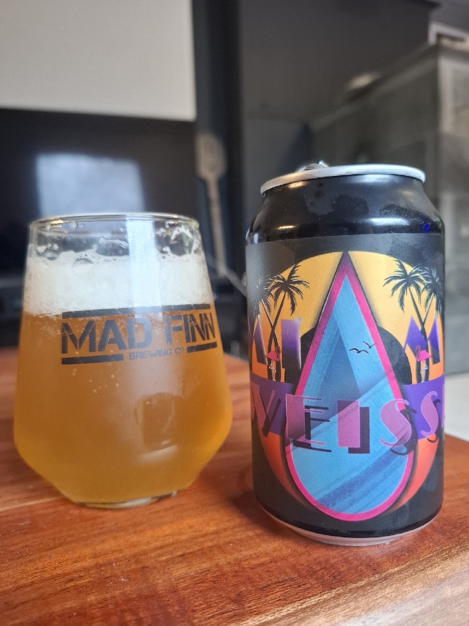 Miami Weisse, Estonia