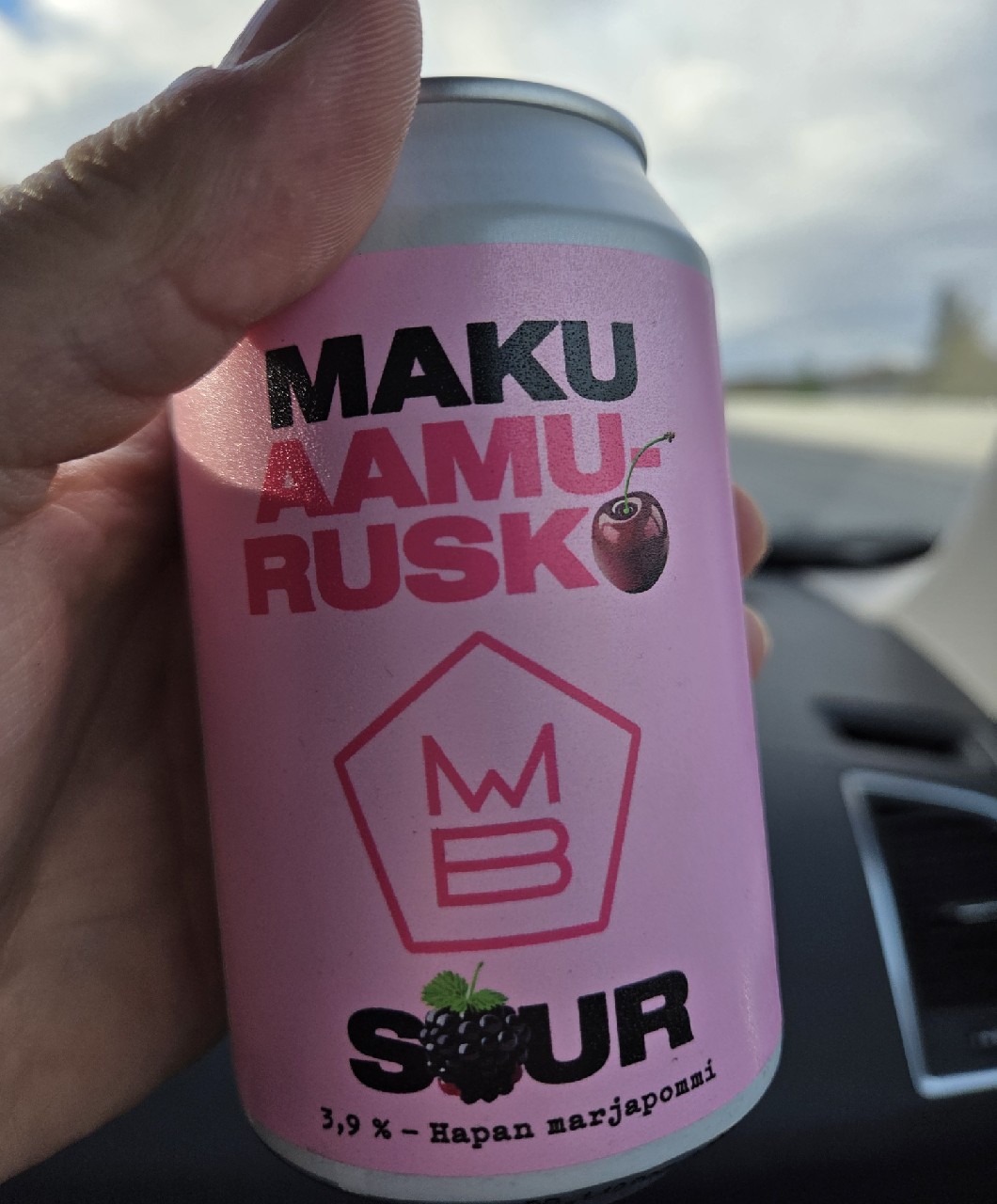 Aamurusko Sour, Finland