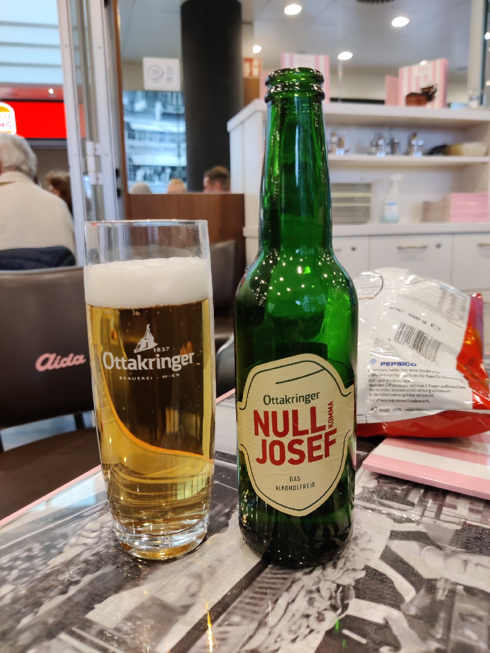 Null Komma Josef, Austria