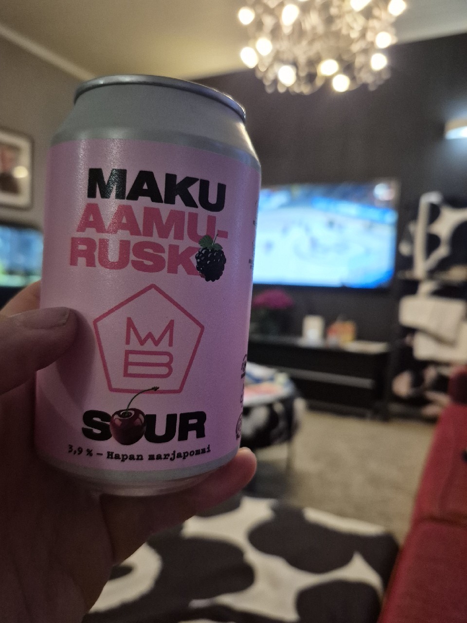 Aamurusko Sour, Finland