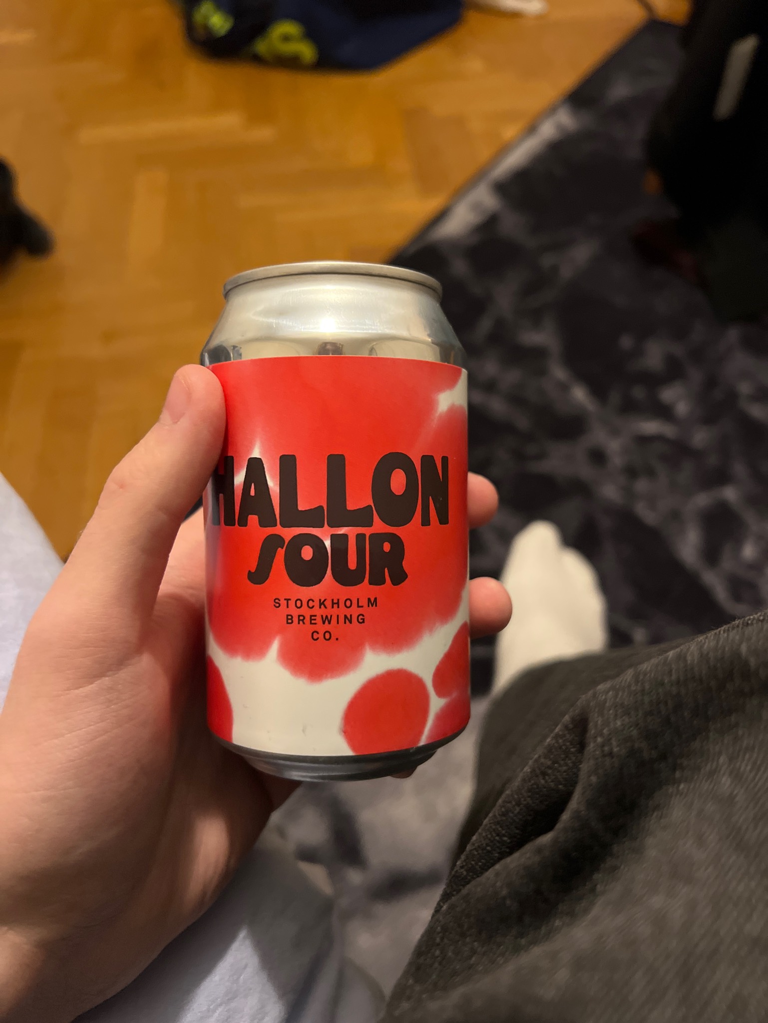 Hallon Sour, Sweden