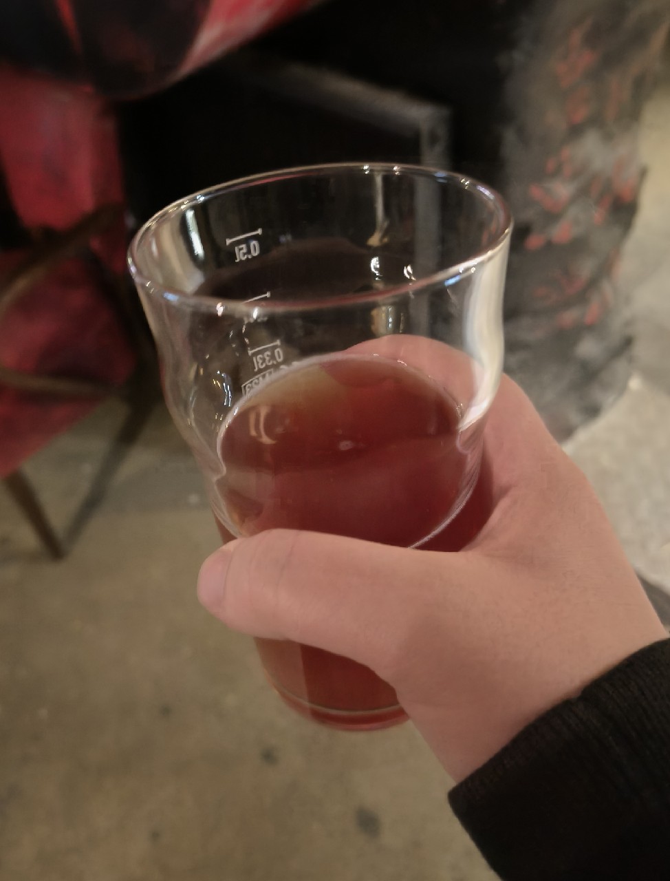 Aamurusko Sour, Finland