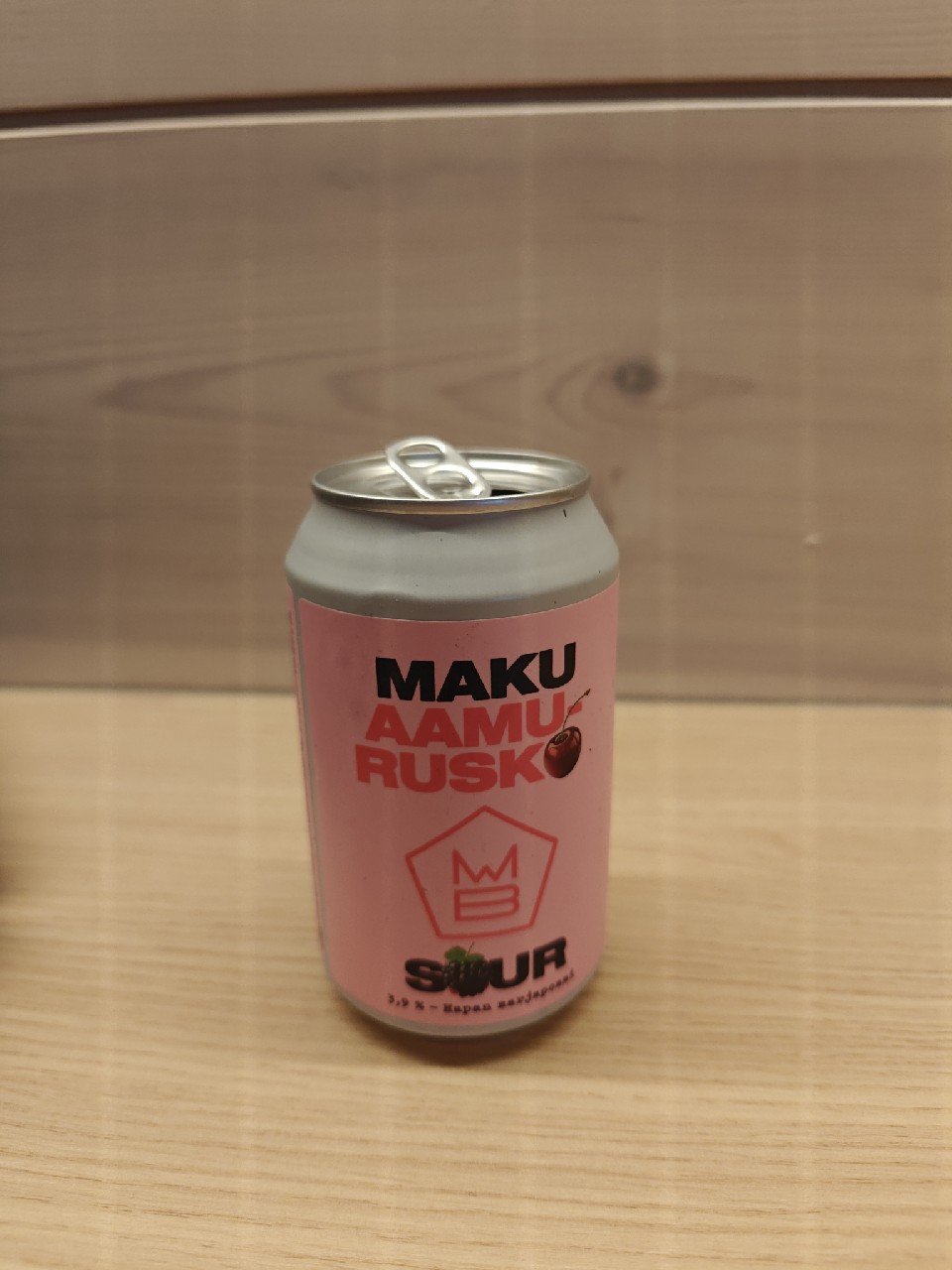 Aamurusko Sour, Finland
