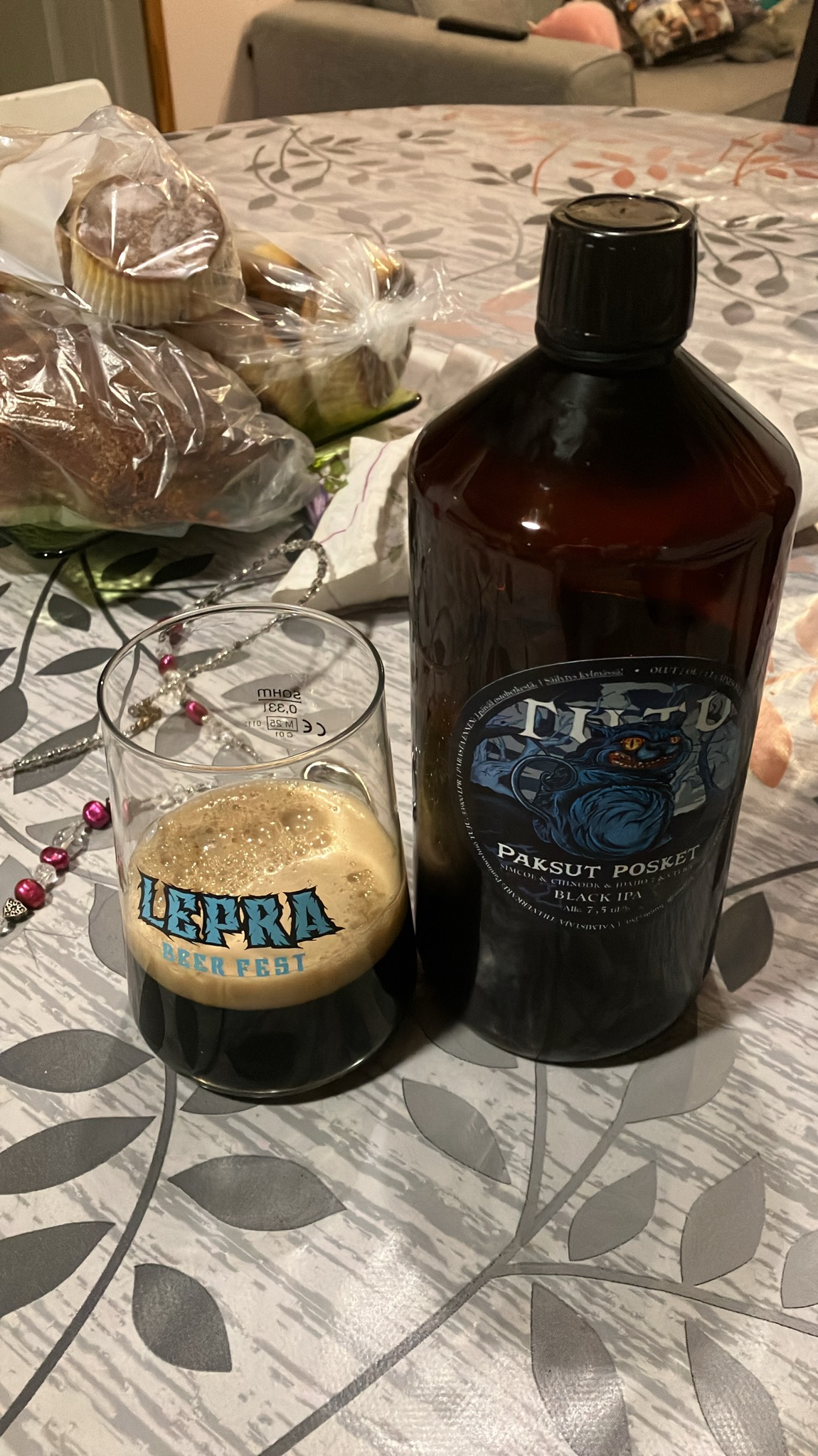 Paksut Posket, Finland