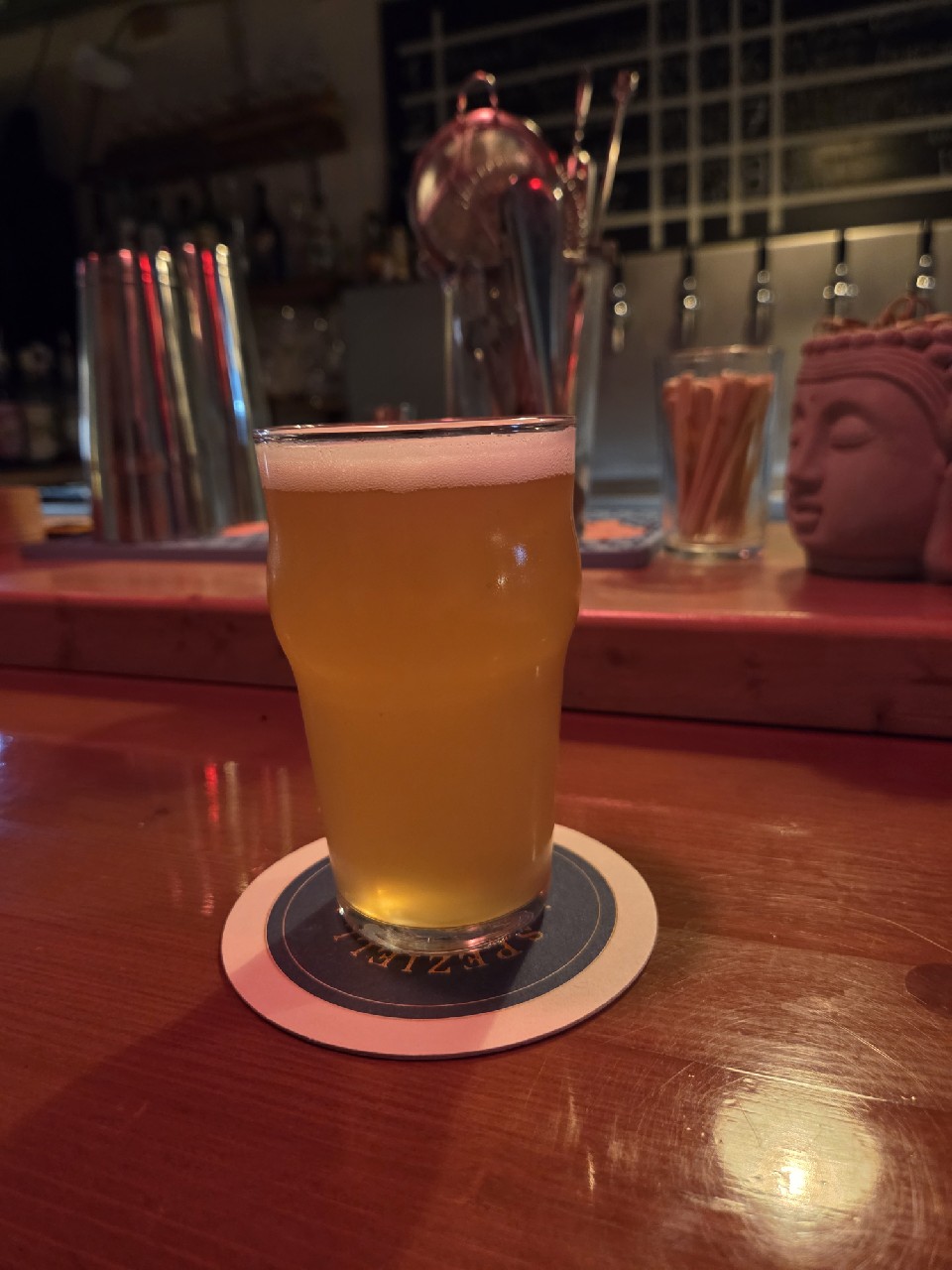 Same Same But Different!, La Grúa