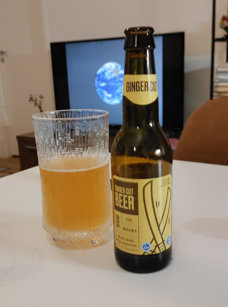 Meidän Veikko Viihtyy Gingereissä, Finland