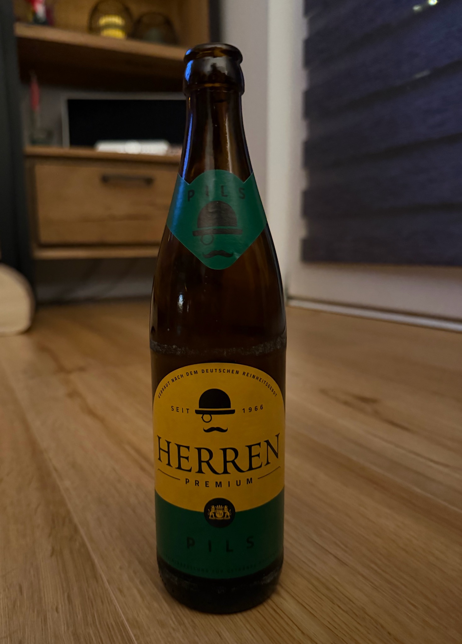 Herren Premium Pils, Getränke Hoffmann GmbH