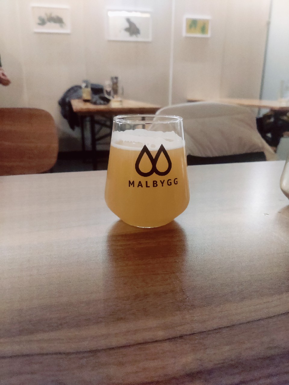 Sonur Morgonsins DIPA, Malbygg