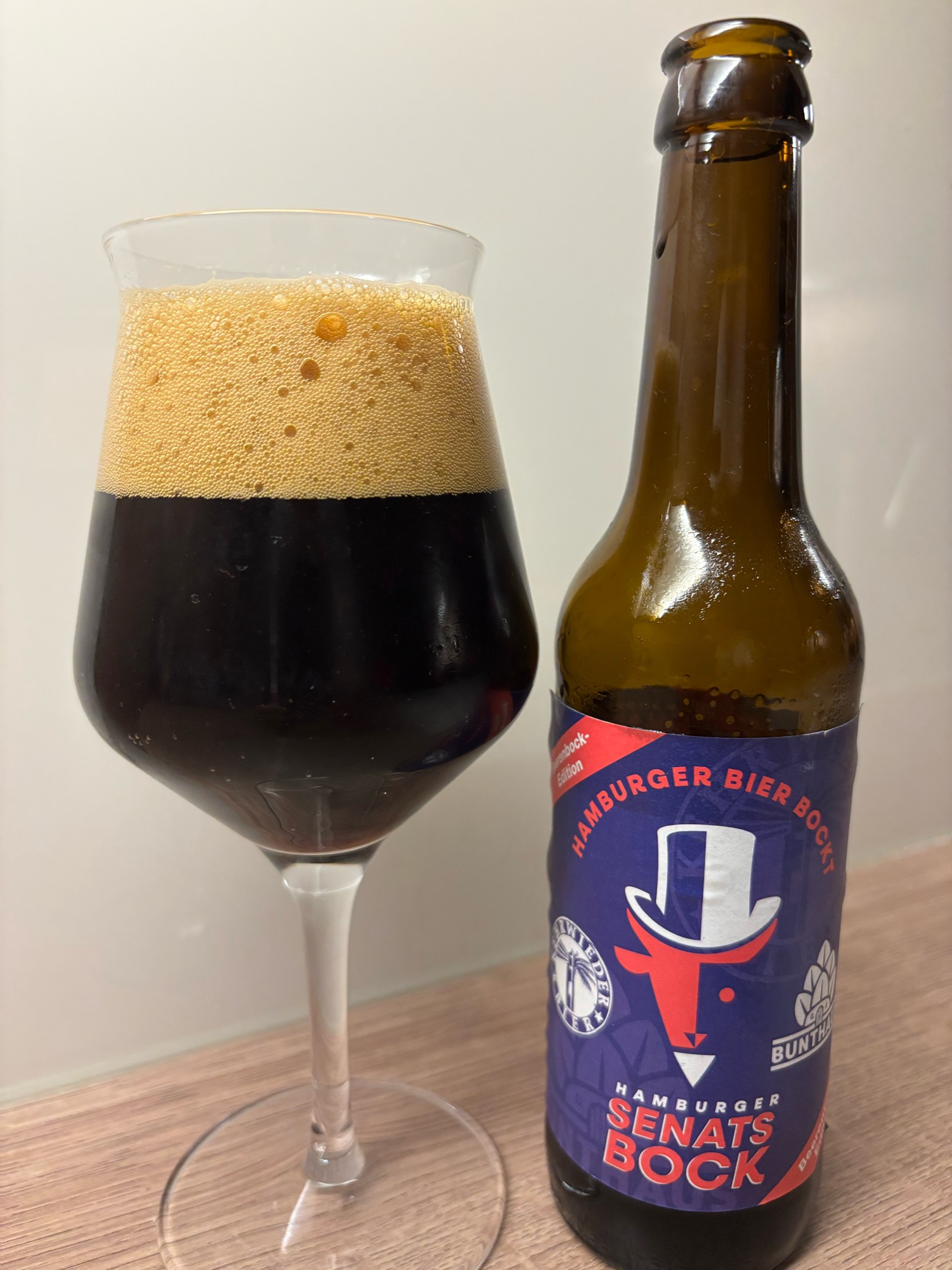 Kehrwieder x Bunthaus Hamburger Senatsbock 2025 (Beerenbock Edition), Kehrwieder Kreativbrauerei