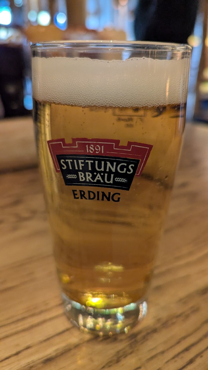Stiftung Hell, Erdinger Weissbräu