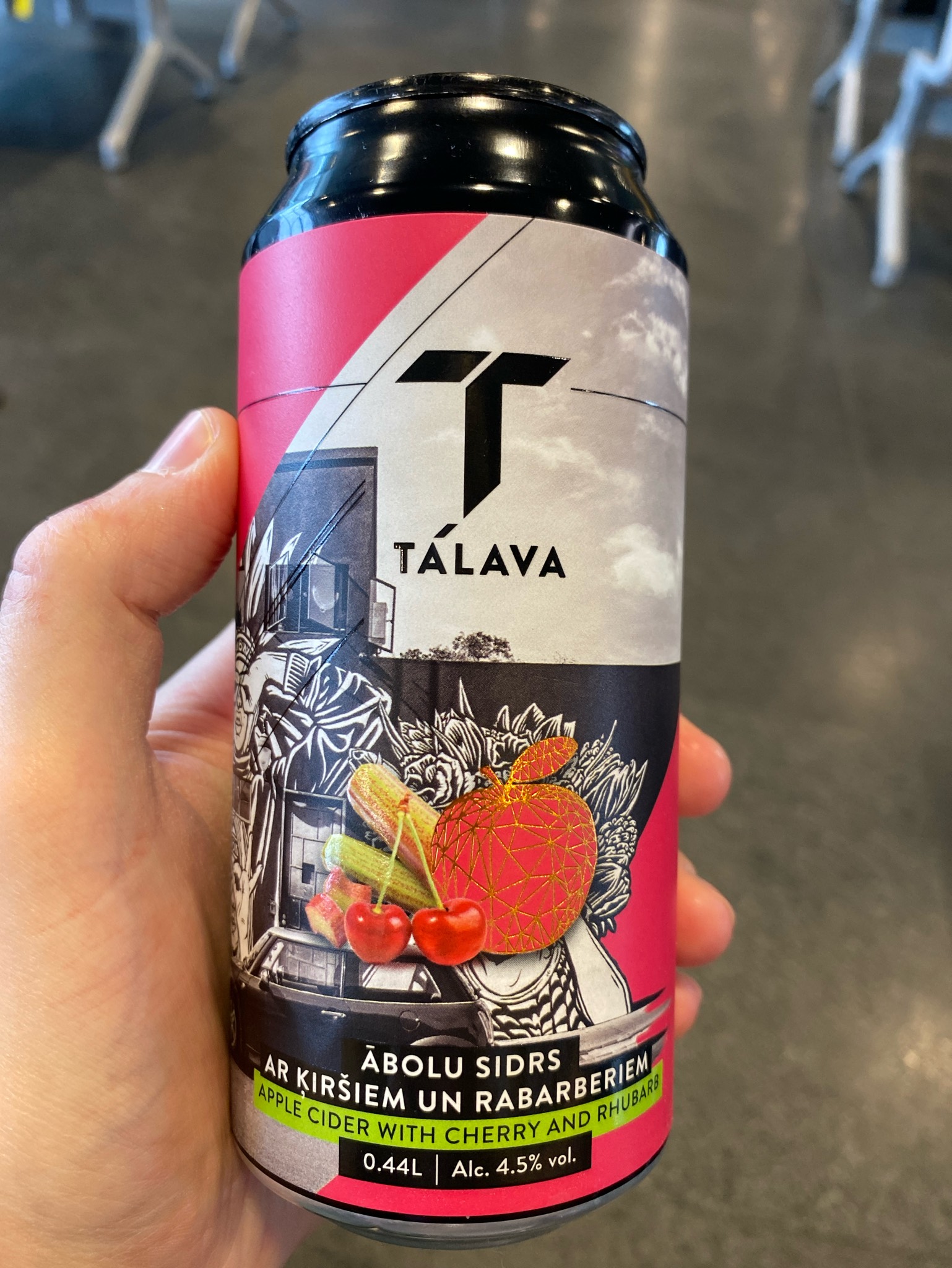 Tālava Abolu Sidrs Ab Kirsiem In Rabarberiem, Tālavas