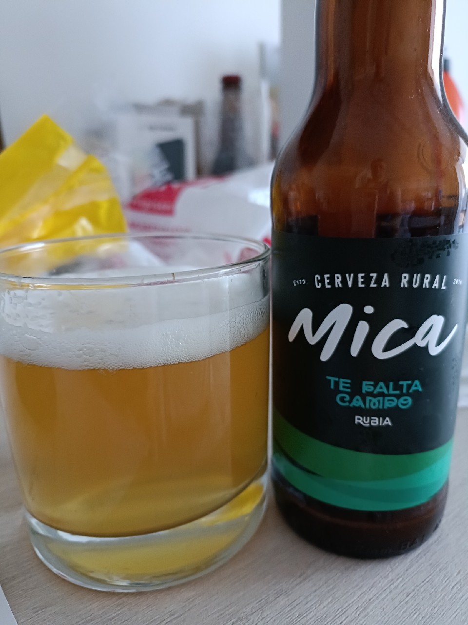Te Falta Campo Rubia, Cerveza Mica