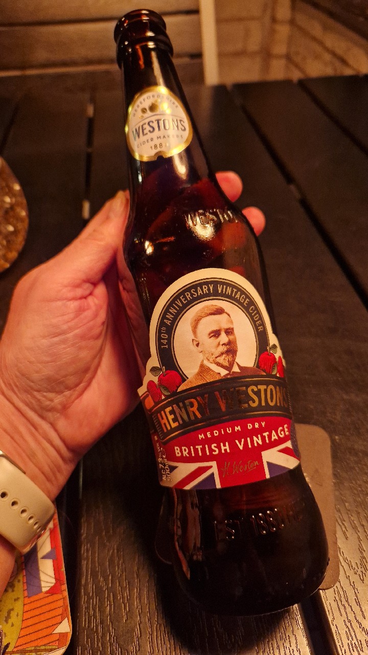 Henry Westons 2023 Medium Dry British Vintage, Westons Cider
