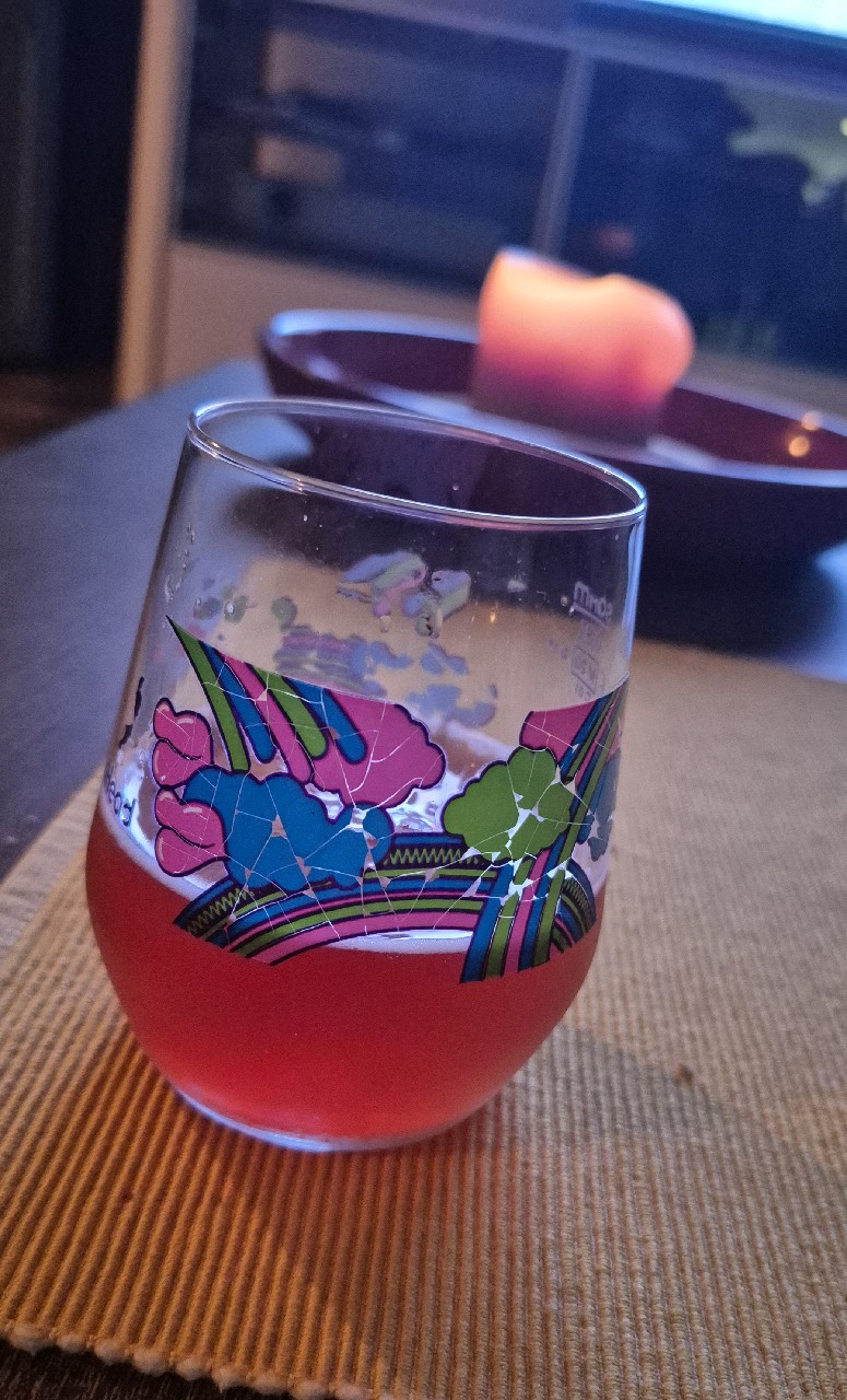 Aamurusko Sour, Finland