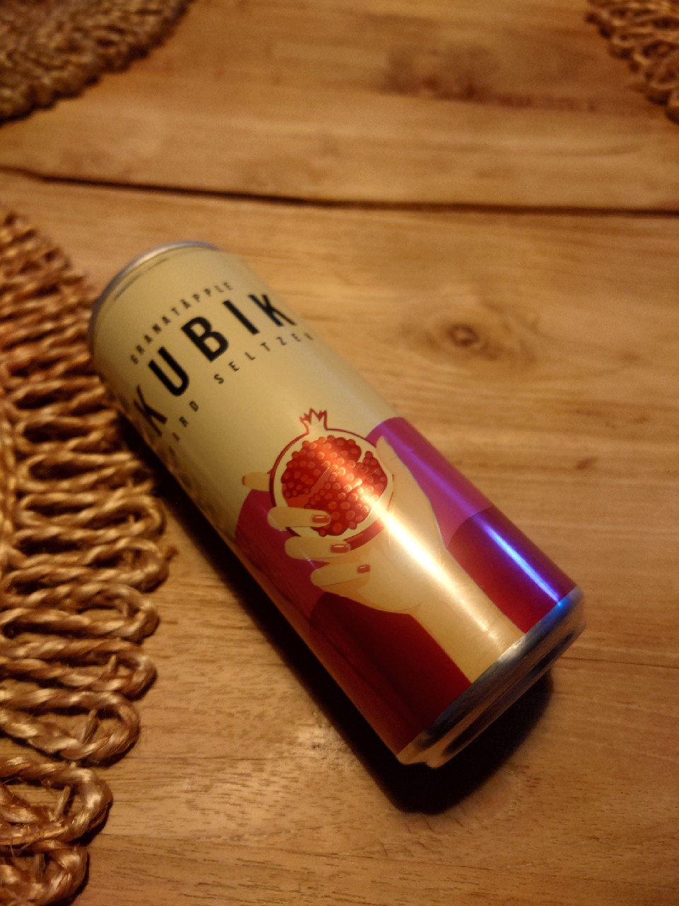 Kubik Granatäpple Hard Seltzer, Busab Sverige AB