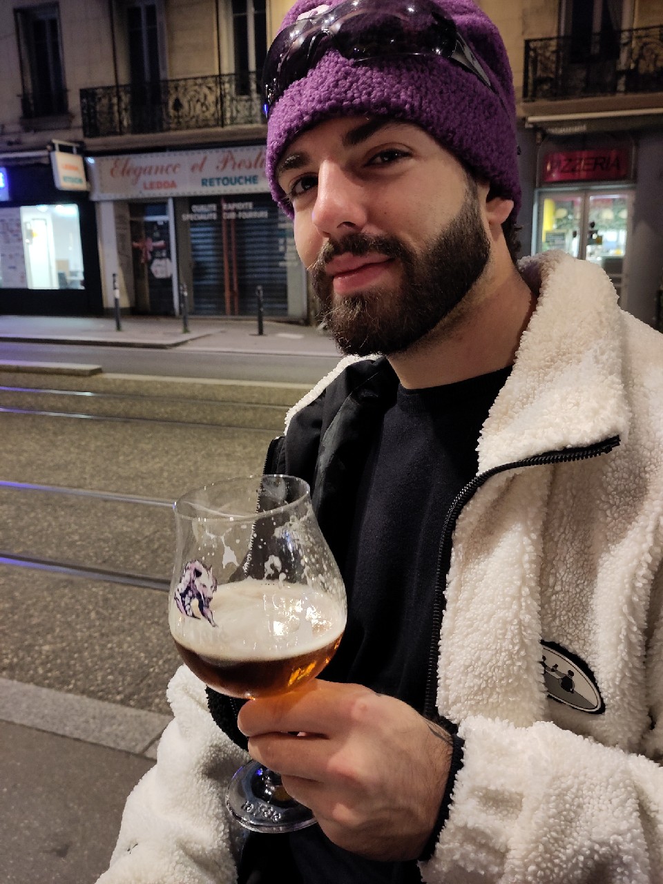 La Bête Ambrée, France