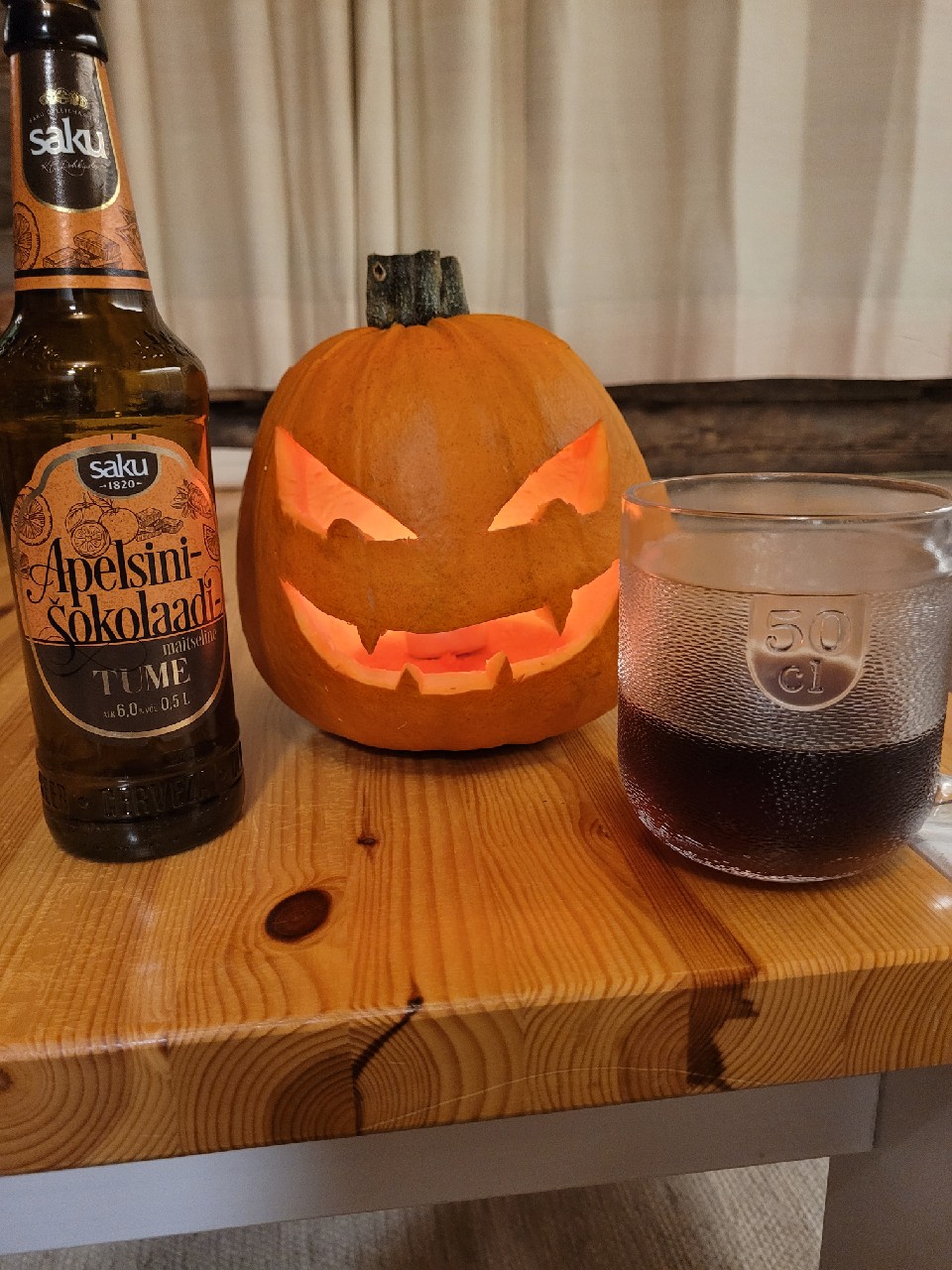 Apelsini-Šokolaadi Tume, Estonia