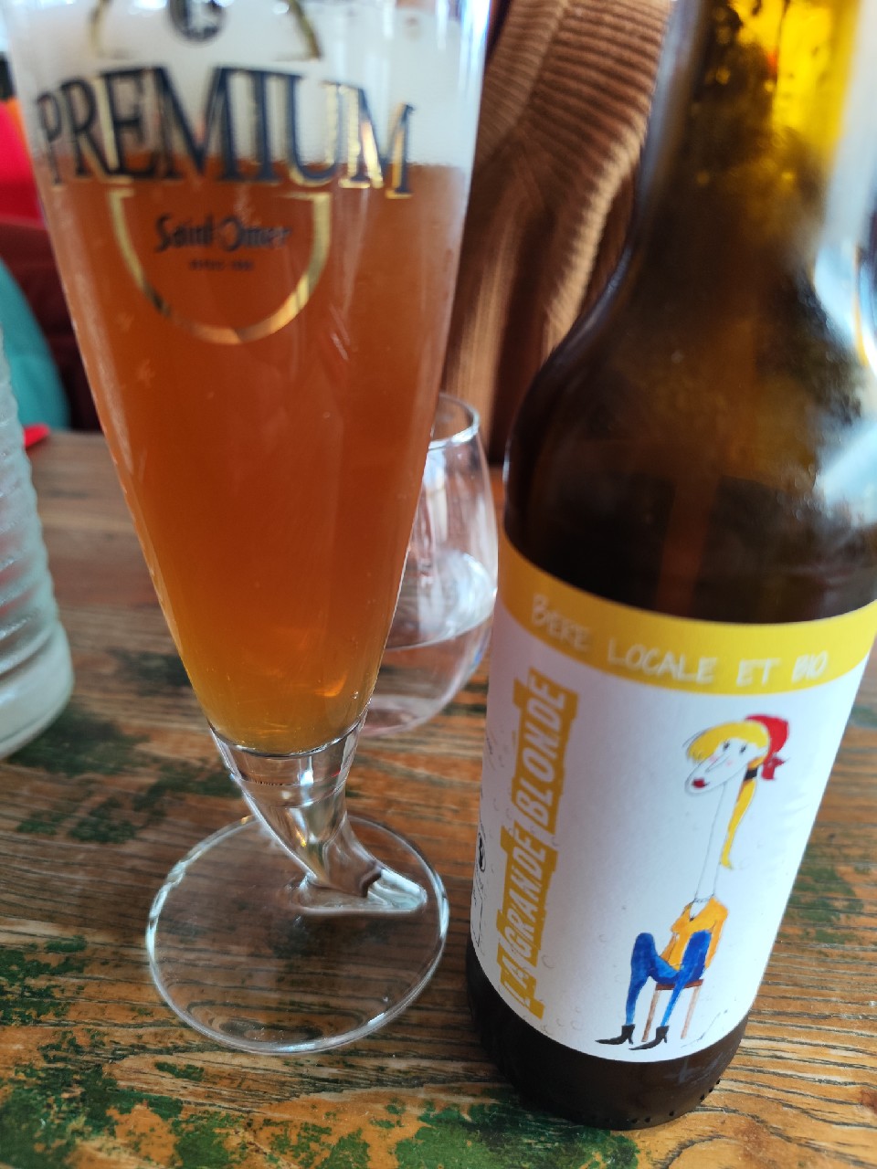 La Grande Blonde, Les Deux Brunes