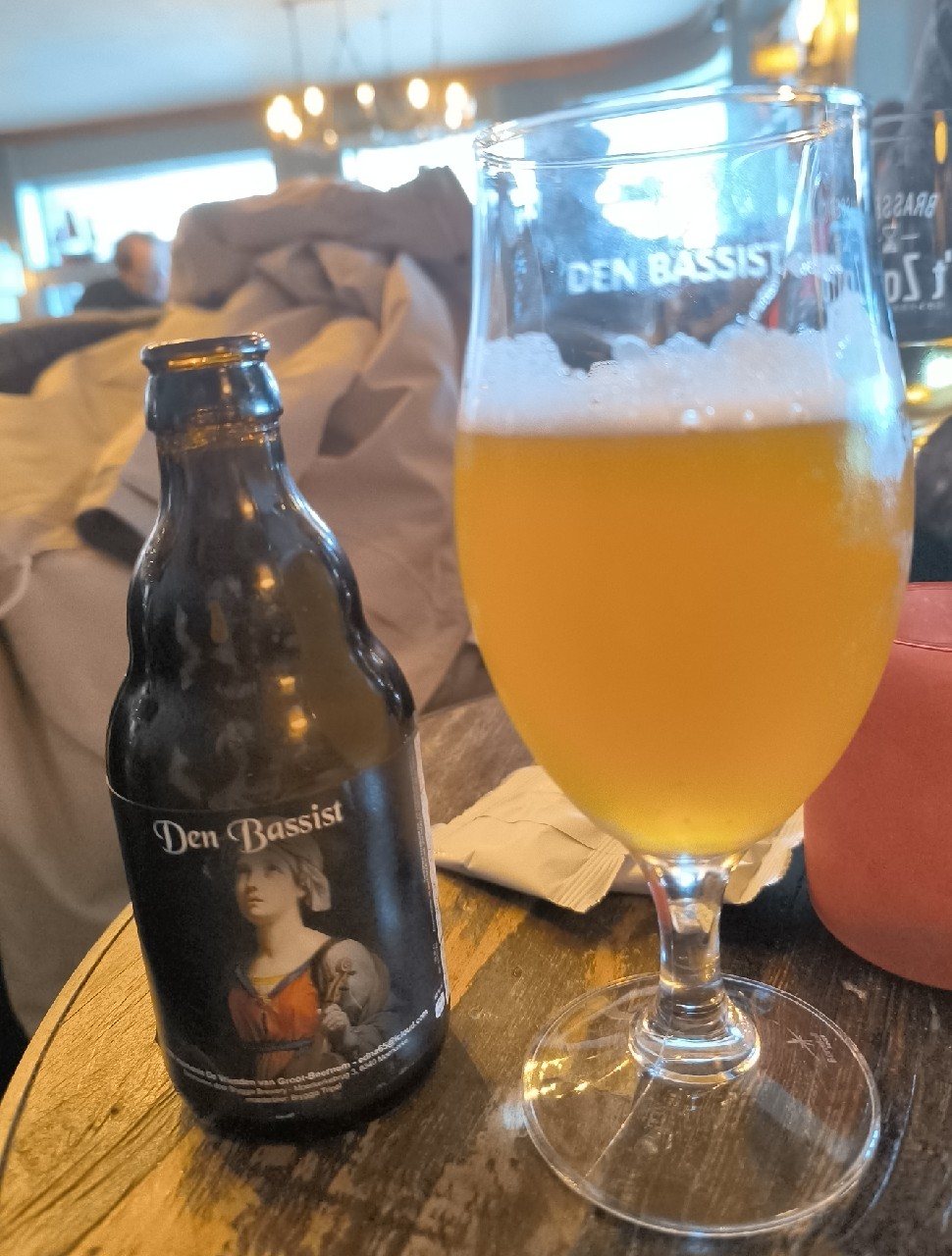 Den Bassist, Bryggja