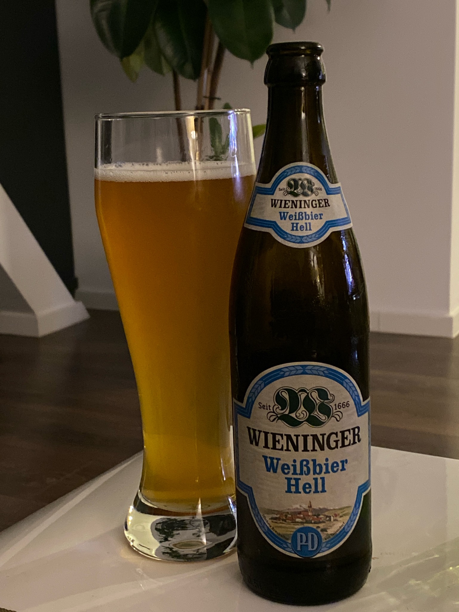Wieninger Weißbier Hell / Hefe Weizen, Privatbrauerei M.C. Wieninger