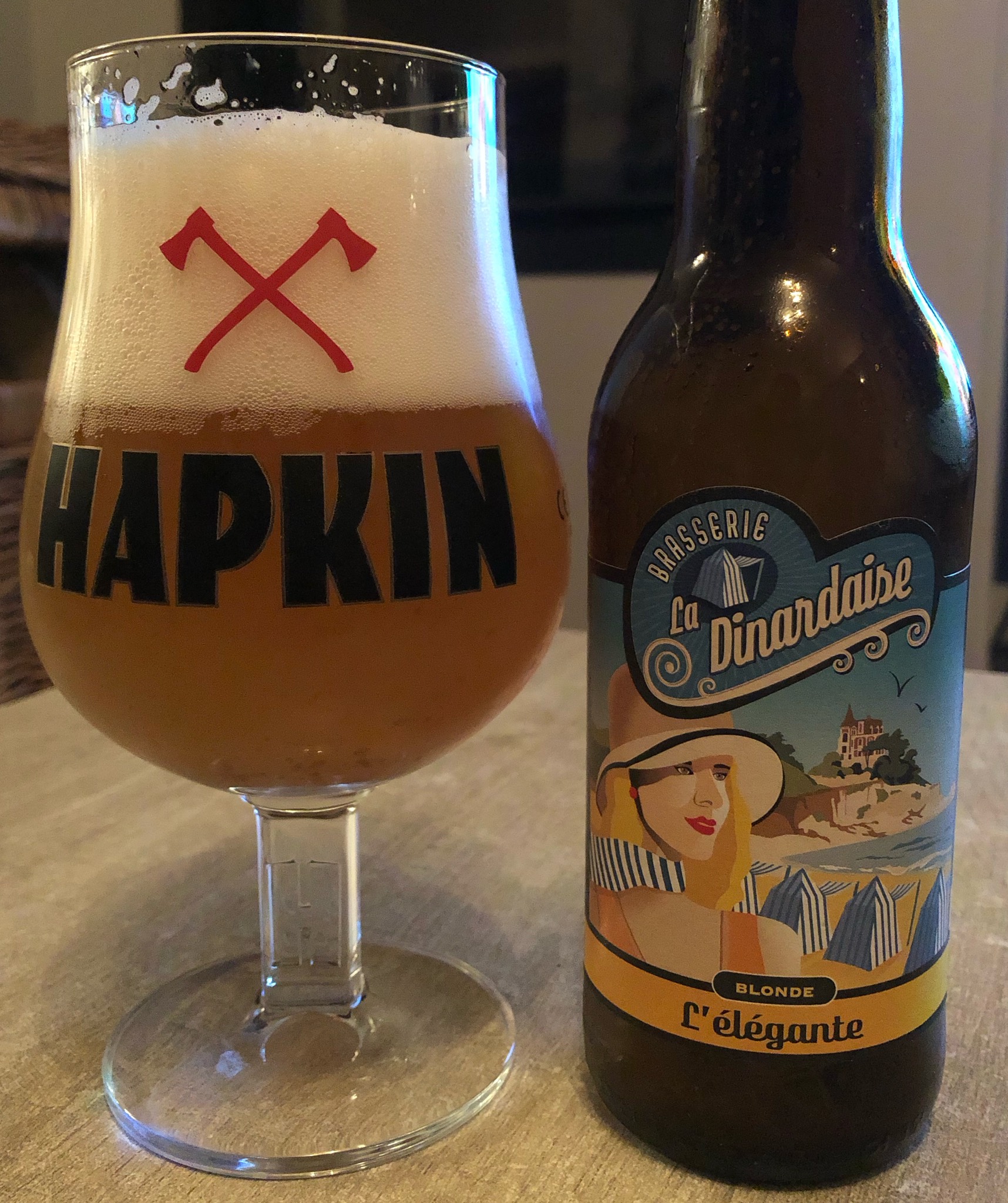 L'Élégante Blonde, France