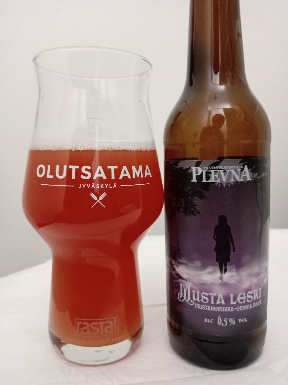 Musta Leski, Finland