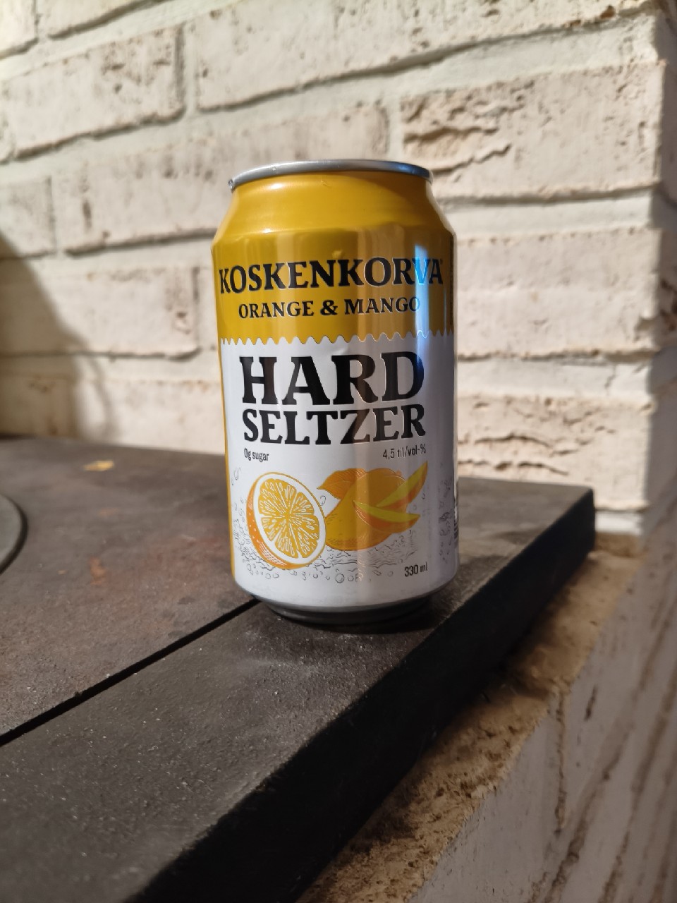 Koskenkorva Vichy Appelsiini & Mango / Koskenkorva Orange & Mango Hard Seltzer, Finland