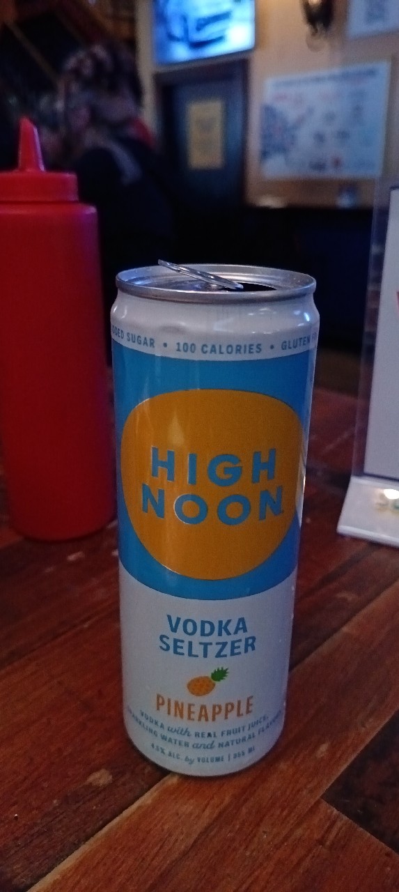 Vodka Seltzer pineapple, High Noon Spirits Company