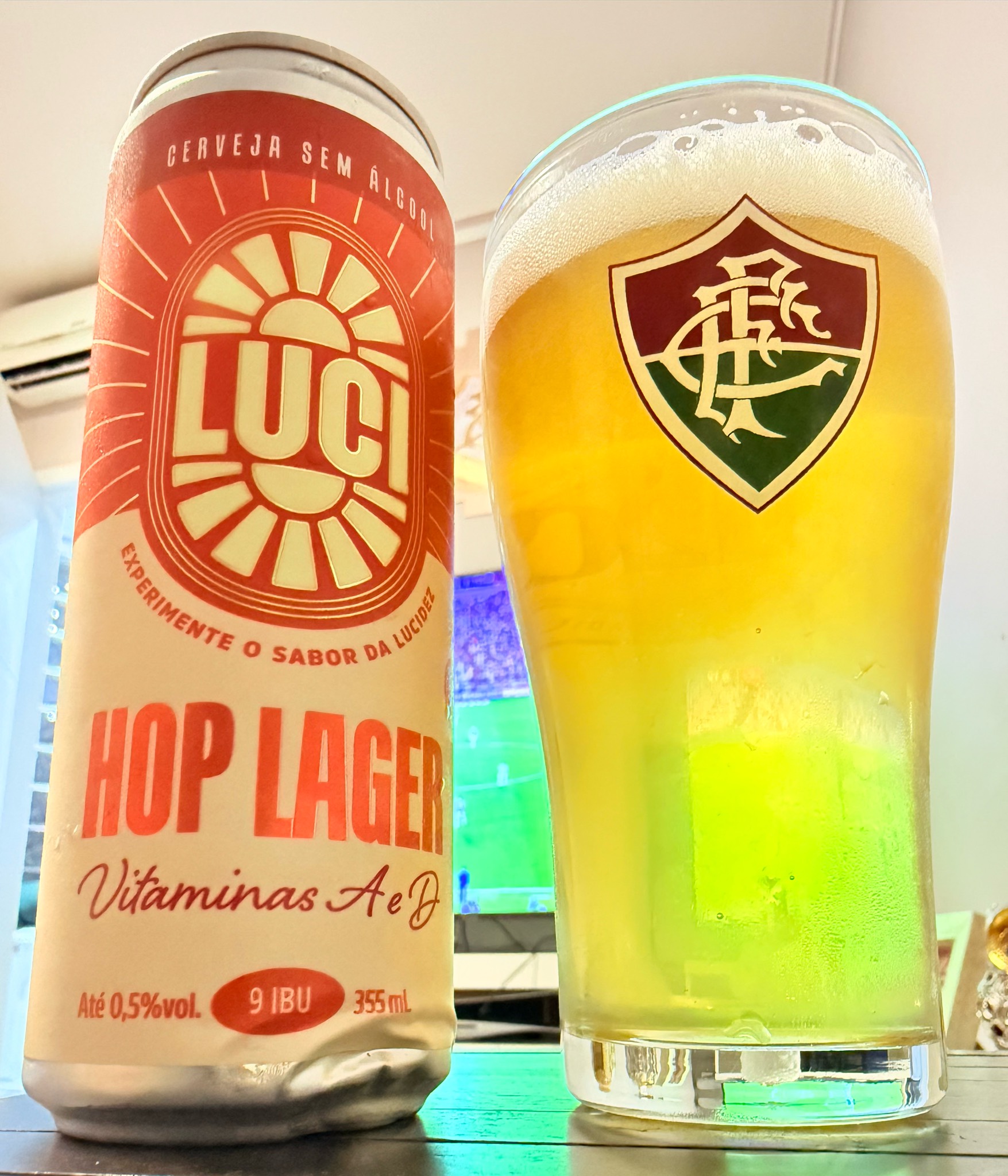 Hop Lager, Luci