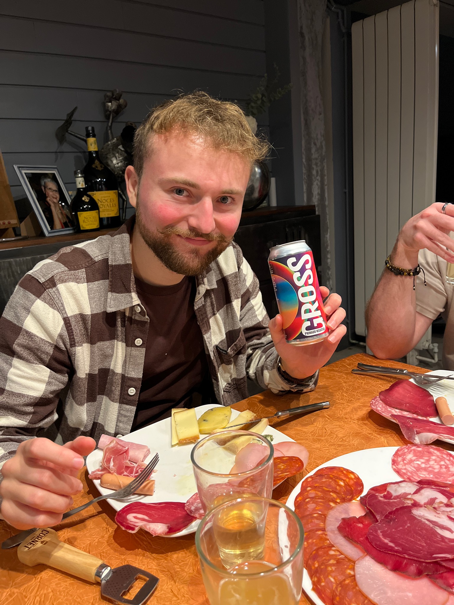 Primado Negativo, Gross