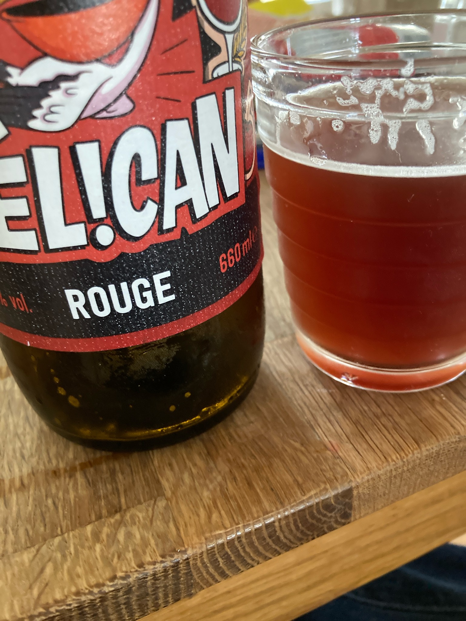 Pélican Rouge, France