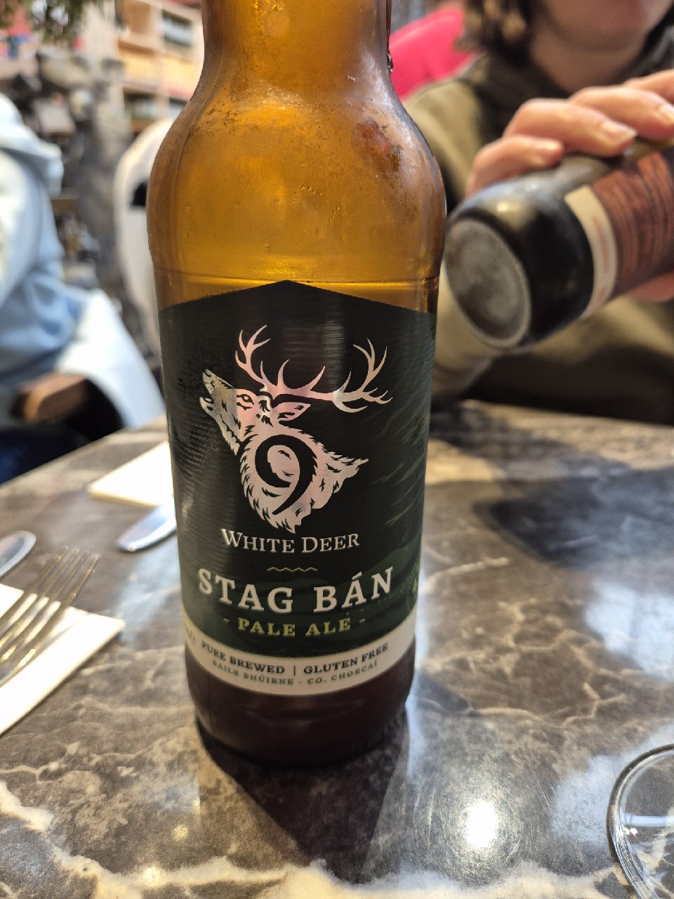 Stag Bán, 9 White Deer