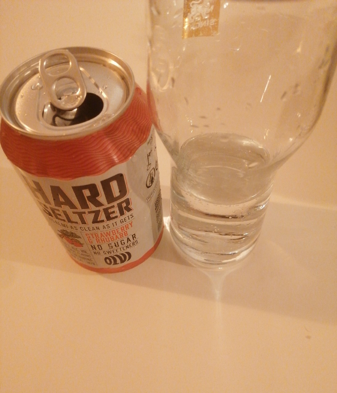 Hard Seltzer Strawberry & Rhubarb, Finland