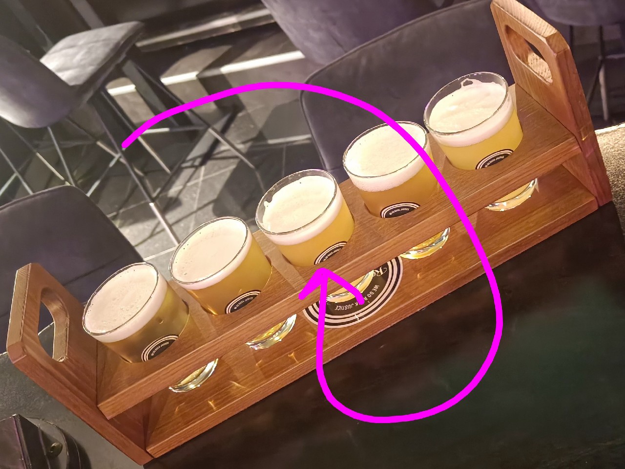 Okult Blanche, Brasserie Simon